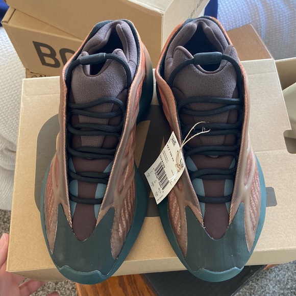 Brand new with tags Yeezy 700 V3 Copper Fade - Picture 1 of 9
